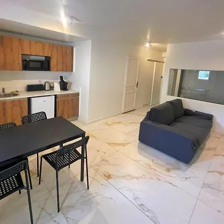 Piscine A La Ferme. Apartment